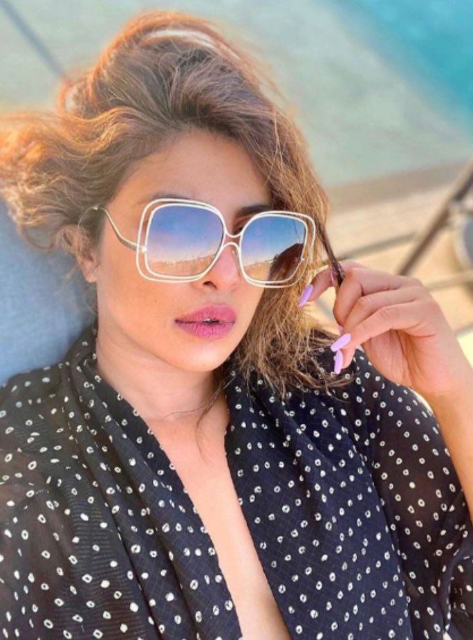 kadaipaneeeer's tweet photo. 🇺🇸 : “guys i am happy to announce that i am pregnant”

🇮🇳: “shares a picture on instagram handle wearing polka dot dress” https://t.co/vldRGn3Nyz