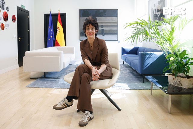 ENTREVISTA | Elma Saiz: España se desmarca de los socios europeos y no vetará peticiones de asilo de ningún país.

La ministra dice que es una "línea roja" para el Gobierno.

Por Laura López

efe.com/?p=1704555