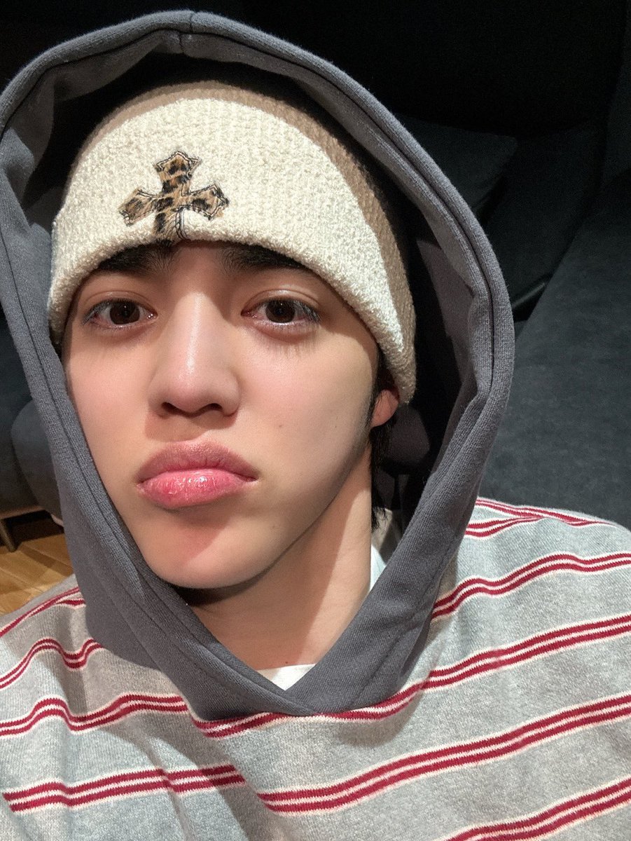 250228 #scoups 🌟

🍒 producing producing, in the middle of bothering bumzu hyung

#에스쿱스 <a href="/pledis_17/">세븐틴(SEVENTEEN)</a>