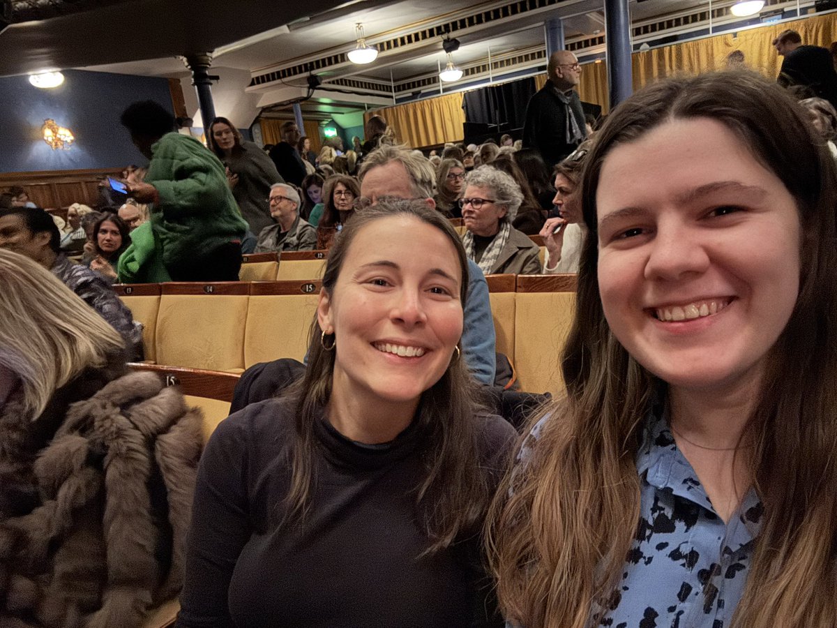 kjw_fl's tweet photo. Lovely week in London with friends! Got to see half of the main cast of #TheSplit on stage (#NicolaWalker and #StephenMangan in Unicorn at the Garrick, #DeborahFindlay in The Years at the Harold Pinter).
Was also able to complete 3.5 more sections of the #CapitalRing walk! https://t.co/pbHmwobcQF