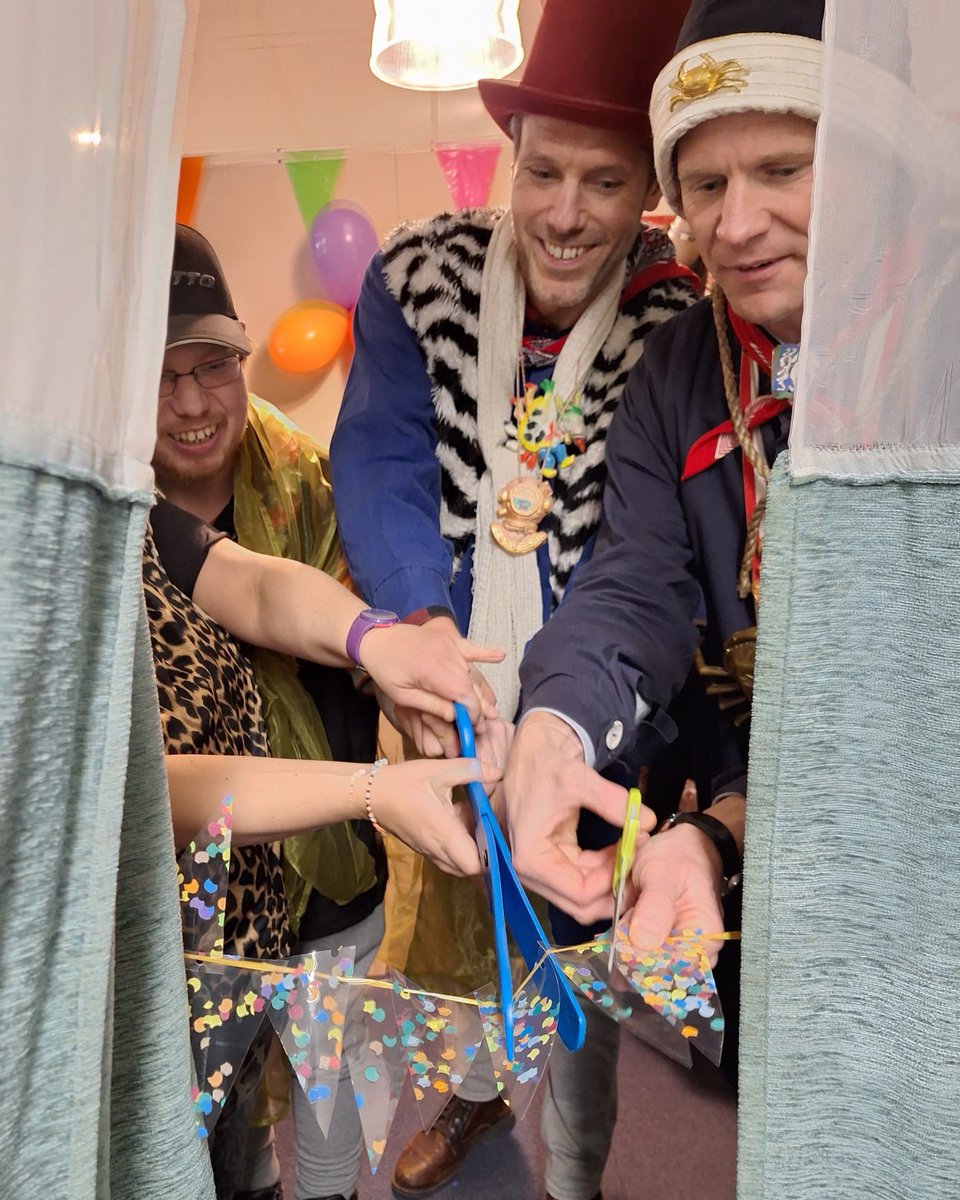 Compleet met optocht door de winkel opende Prins Wannes III de nieuwe werkplek voor het serviceteam van SDW bij De Kringloper in Bergen op Zoom. Deze werkplek biedt ons serviceteam een prikkelarme omgeving en toch midden in de dynamiek van de kringloopwinkel. 
#meedoen
