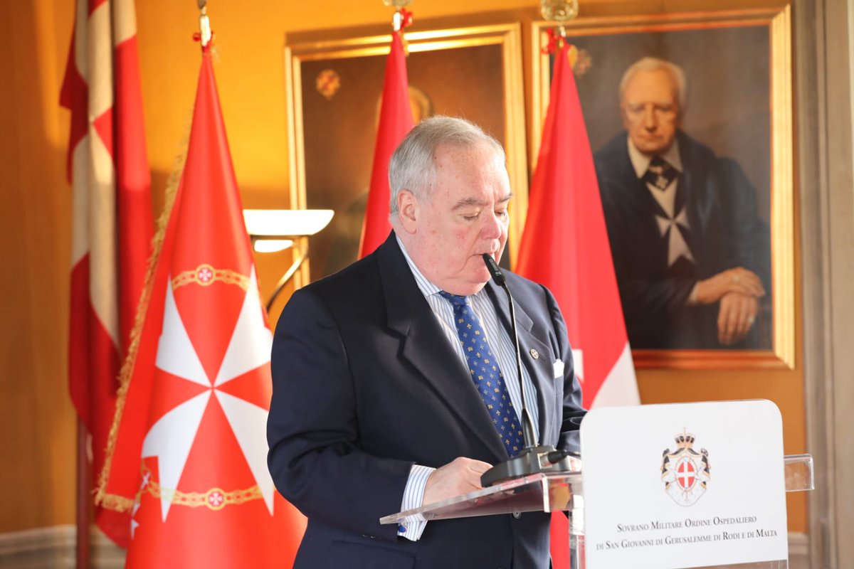 Il Gran Maestro dell’#OrdinediMalta Fra’ John Dunlap dà inizio alla Conferenza: "Vi accolgo non solo a braccia aperte, ma anche con un senso di urgenza, come confratelli indispensabili nella lotta a favore dei nostri Signori, i poveri e i malati".