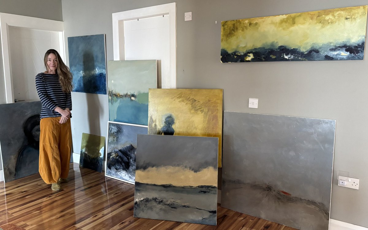 Becca3Artach's tweet image. An updated photo of recent work (and yes, I need a hair cut). Gives an idea of the scale of them.