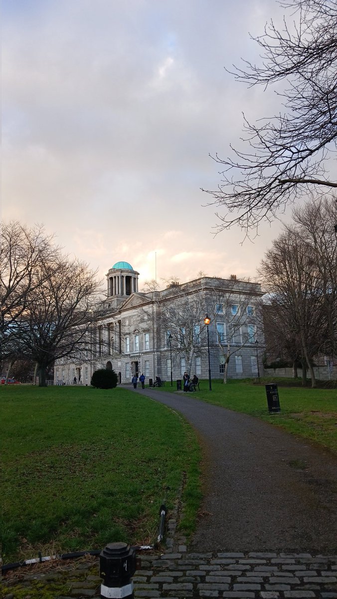 DARRAGH P. BOHAN (@iamdarraghbohan) on Twitter photo Great to be back at the <a href="/KingsInns/">Óstaí an Rí | King’s Inns</a> last night to dine and chat with students about the Barrister-at-Law Degree and career paths after qualification. Thanks to Registrar Marcella Higgins for the invite back to the Inns.
<a href="/TheBarofIreland/">The Bar of Ireland</a> Great to be back at the <a href="/KingsInns/">Óstaí an Rí | King’s Inns</a> last night to dine and chat with students about the Barrister-at-Law Degree and career paths after qualification. Thanks to Registrar Marcella Higgins for the invite back to the Inns.
<a href="/TheBarofIreland/">The Bar of Ireland</a>