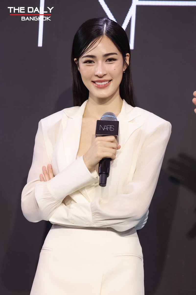 สวยเกิ้นต้านมากๆๆกับ #หลิงหลิงคอง‌ ในงานเปิดตัว NARS #คุชชั่นนางฟ้า LIGHT REFLECTING™ SERUM CUSHION FOUNDATION SPF 42/PA+++

NARS X LINGLING KWONG
#NARSSerumCushionxLingling
#linglingkwong
#NARSThailand 
 #NARSISSIST
