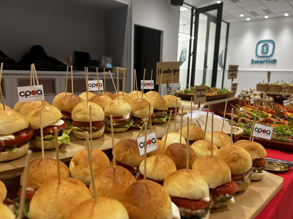 CPO協会主催のProduct Leader Trainingが無事に終了しました！1ヶ月かけて準備したケースのプレゼンは素晴らしかった。日本のプロダクトリーダーの未来は明るい！Training参加者、ケース企業の代表、そして会場スポンサーのSmartHR様、ありがとうございました！