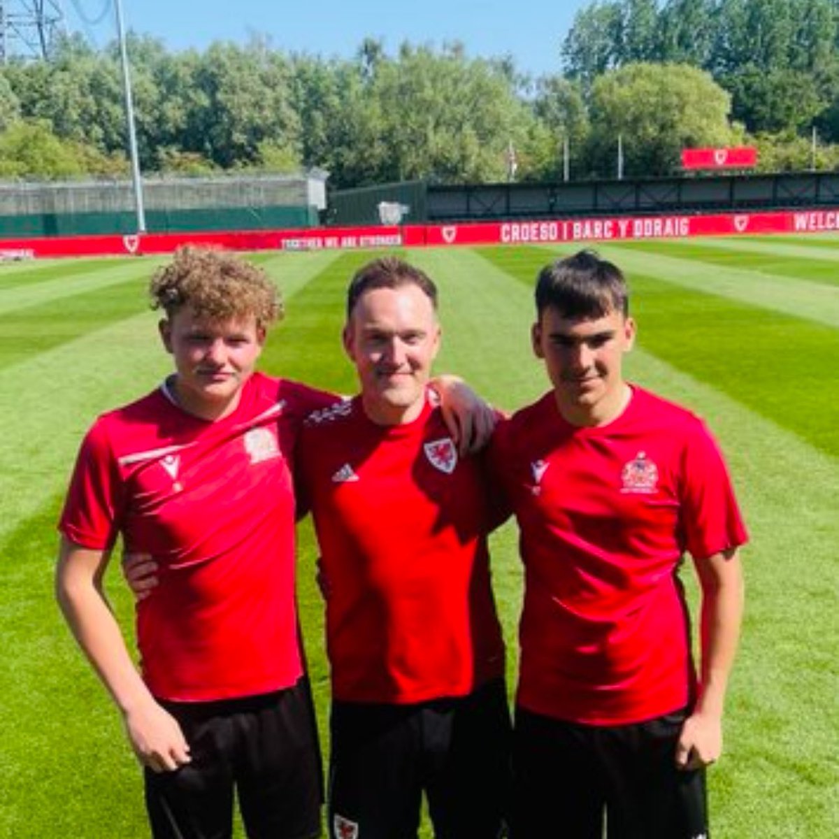 It’s been a pleasure <a href="/APRMullany/">Adam Mullany</a> &amp; I can’t thank you enough for everything you’ve done to transform our goalkeeping department across the club! 🧤⬆️

On behalf of myself &amp; all at the club, we wish you the very best in your new venture 🤝

<a href="/BarryTownUnited/">Barry Town United</a> 💛💙