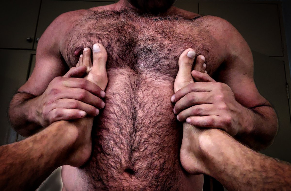 cornell_jaco's tweet photo. Daddy had a very good boy recently. Maybe I should share a bit more.

#gay #gaymuscle #guyswithbeards #muscle  #shirtlessguys #hairychest #hairy #daddykink https://t.co/aRyHWsQ0AR