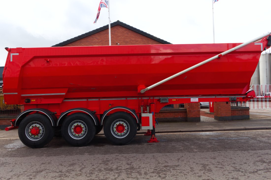 ColsonTrailers's tweet photo. 🔥STOCK ALERT🔥

Size doesn't matter with this 2020 Fruehauf tipper.

With a Ali' body, it's in great shape; with an Air-operated Door, SAF Axles ft Rear Driving Axle, Weighing System, Front-to-back Sheet &amp; good tyres!

☎️ 01773 424 210
📩 info@colsontrailers.co.uk
📍 Heanor

POA https://t.co/R9fOGx8Axc