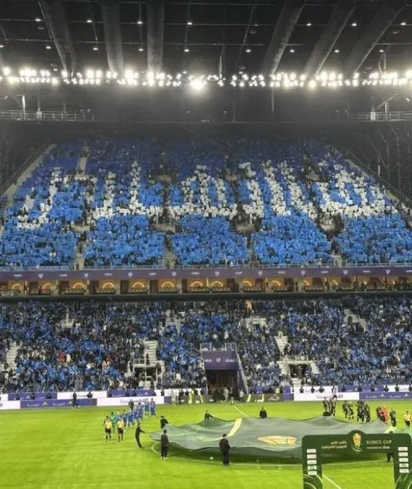 سوينا تيفو قدام الاتحاد وكان سيء 
والحين سوينا تيفو قدام الاهلي والشكل سيء

وقلت يمكن ملعبنا هذه يليق فيه البنرات اكثر من التيفو

لكن يوم تذكرت تيفو الاتحاد بهذا الملعب اقول والله العله بربعنا مو بالملعب !!