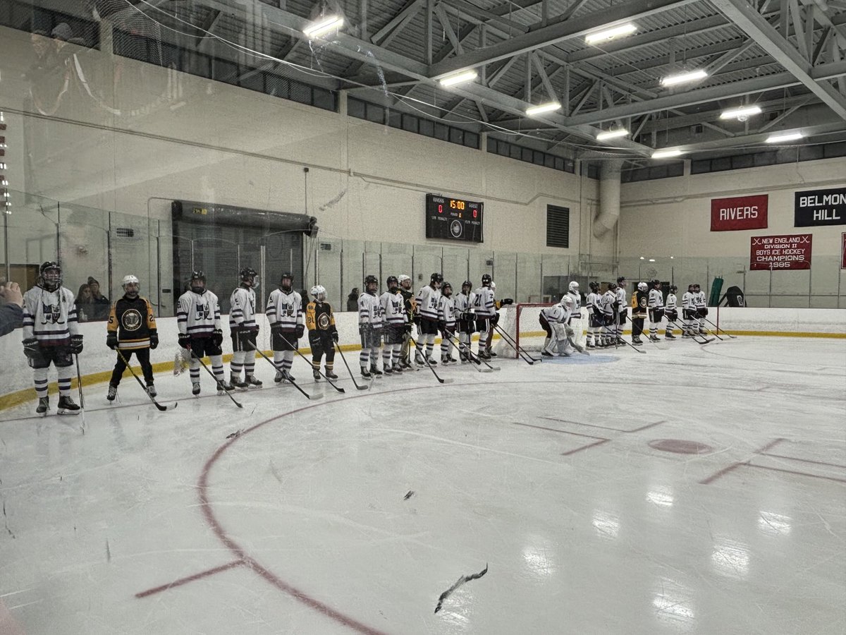 WestonAthletic's tweet photo. The East Coast Jumbos joined our DS/Weston Raiders for pre-game warm-ups last night prior to the start of our MIAA first round match-up with Monomoy. https://t.co/5kcCc4cP6C