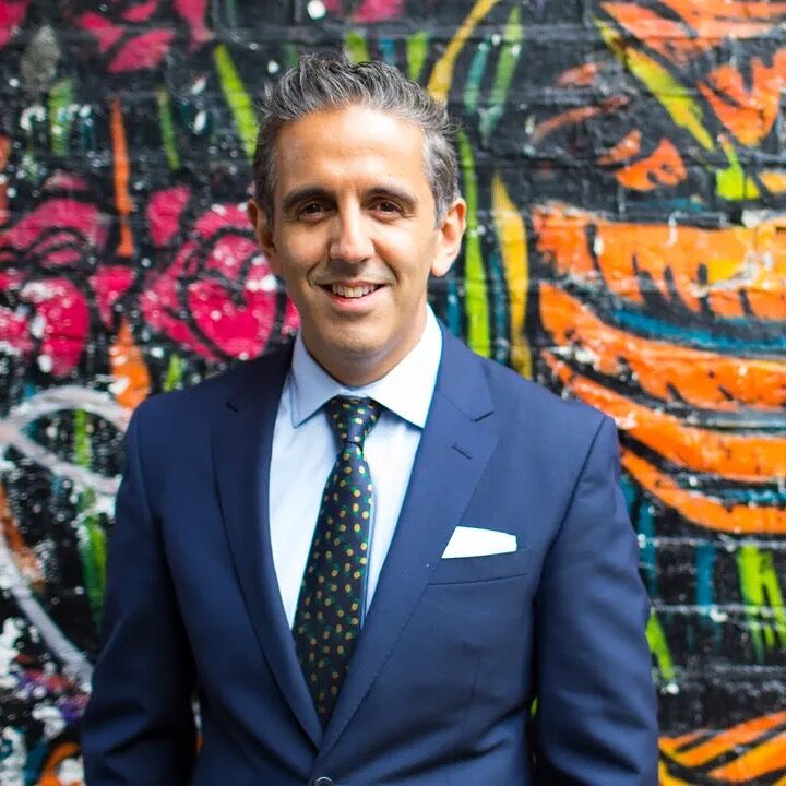 writerspod's tweet image. In our BRAND NEW EP, we chat to @imranmahmood777 about persuading a jury, finding time to write, and his new novel, 'Finding Sophie' 🔎
Listen in 👉 podfollow.com/writersroutine
#writingcommunity #books #FridayFeeling