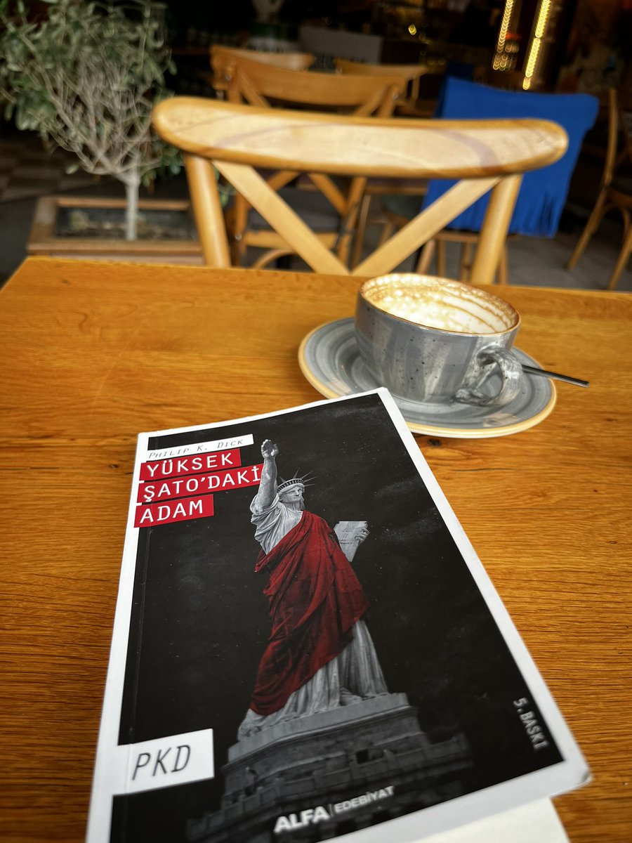 Son okuduğum üç kitapta da #Aziz Pavlus ve #KehanetlerKitabı alıntılarının olması tesadüf mü? #YüksekŞatodakiAdam bitti fakat beni sorularla bıraktı Hayal gücünü zorlayan alternatif tarih… belki kurgu belki de değil