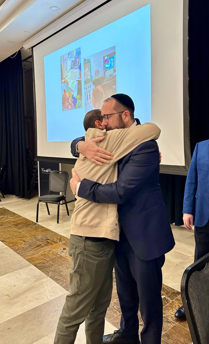 axelwahnish's tweet photo. Llevando el abrazo del pueblo argentino.
  
Lo que más me conmovió fue el enorme agradecimiento de Yarden Bibas por el acompañamiento del Presidente @jmilei y de toda la sociedad argentina. https://t.co/fPD13tdItd