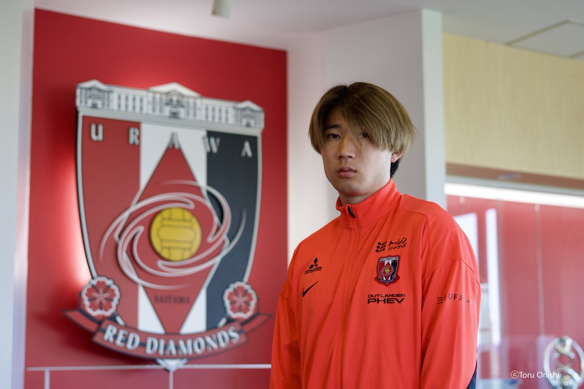 redsdenki's tweet photo. ♦️素顔の選手《REDSげんき》♦️
浦和レッズの松尾佑介が語る、
影響を受けた特別な存在
https://t.co/qgGdqfA4eU

抽選で5名様に松尾選手直筆サイン入りエネクルオリジナルクリアファイルが当たる🎁

応募は
1⃣@redsdenkiをフォロー
2⃣こ��投稿をリポスト https://t.co/4Cdvu5MCq0