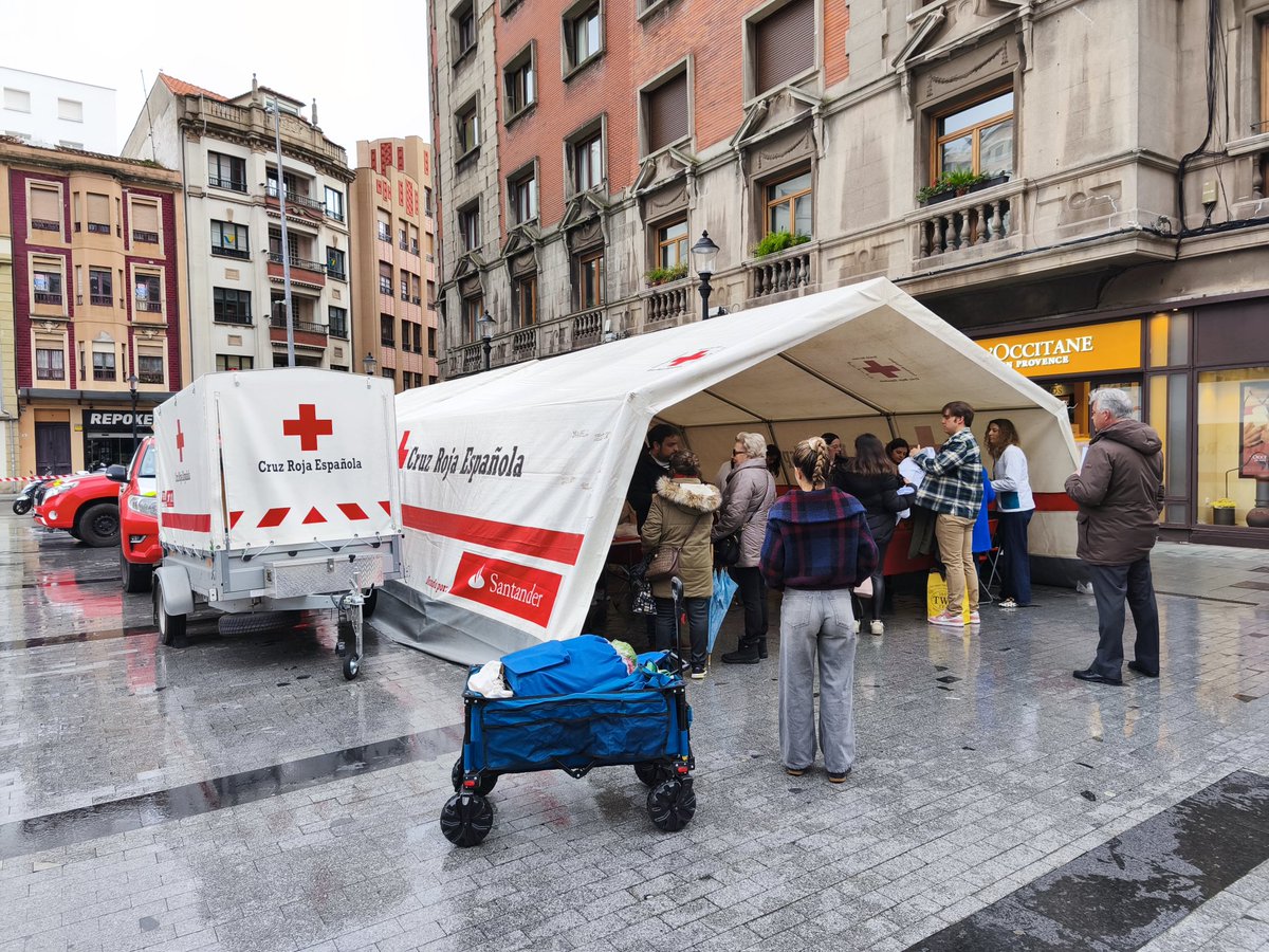 📍Estamos en Gijón/Xixón en la Plaza del Parchís en la Carpa poblacional de @semergenap y <a href="/SEFAC_aldia/">SEFAC</a> con motivo del 7° Congreso #SEMERGENSEFAC25 Coordinan la carpa <a href="/dr_santianespat/">Jesús Santianes</a> e <a href="/irene_maga/">Irene Jaraiz</a> presidenta de SEFAC Asturias.