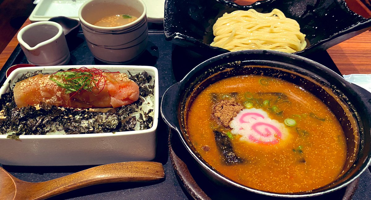 timedr320's tweet photo. 絶品、めちゃくちゃ美味しかった〜😋
昆布の旨味いっぱいの明太子重、つけ麺汁にも明太子たっぷり、あと初めての味めんたい吸い

まだ食べてない人は西中洲に急げ〜💨😊

めでたいこ🌸よろこんぶ⁉️

#元祖博多めんたい重 https://t.co/bDSQKAzdsl
