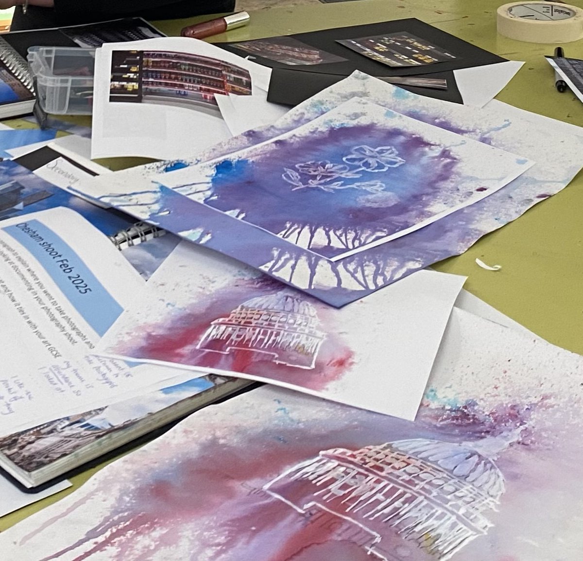 🎨 Year 11 GCSE Art Students 🎨 are diving into creative experiments with Brusho inks and showcasing their photography skills in preparation for their art exam. 📸✨ #GCSEArt #CreativeExplorations #BrushoInks #PhotographyMagic #ArtExamPrep #ThisisAP #LoveAP