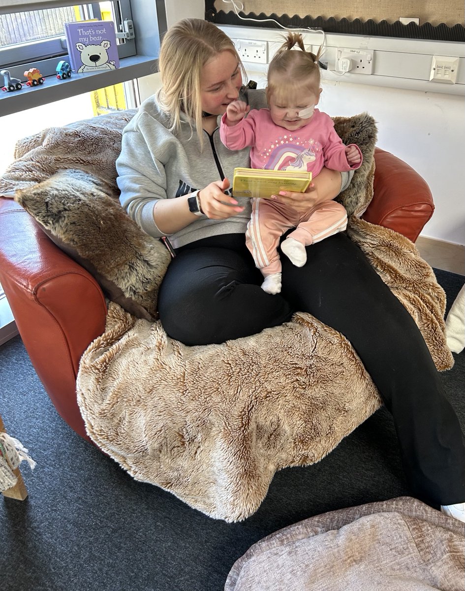 school_keys's tweet image. The children enjoying our new cuddle chair which was kindly donated by a local resident☺️ #cosyarea #storytime #localcommunity #upcycling #recycle #workingtogether #earlyyears #realisingtheambition #literacy #welovebooks @Kilpatrickscho1 📚