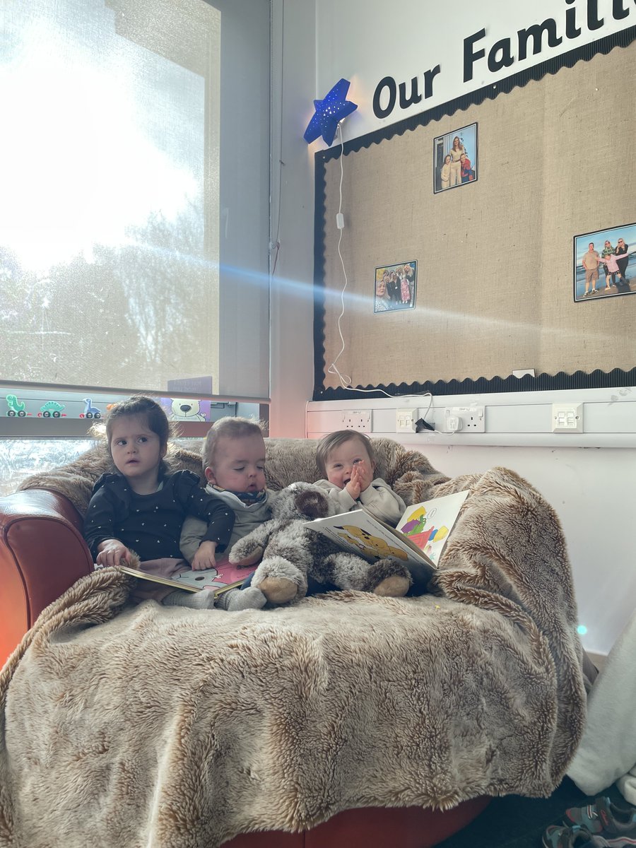 school_keys's tweet image. The children enjoying our new cuddle chair which was kindly donated by a local resident☺️ #cosyarea #storytime #localcommunity #upcycling #recycle #workingtogether #earlyyears #realisingtheambition #literacy #welovebooks @Kilpatrickscho1 📚