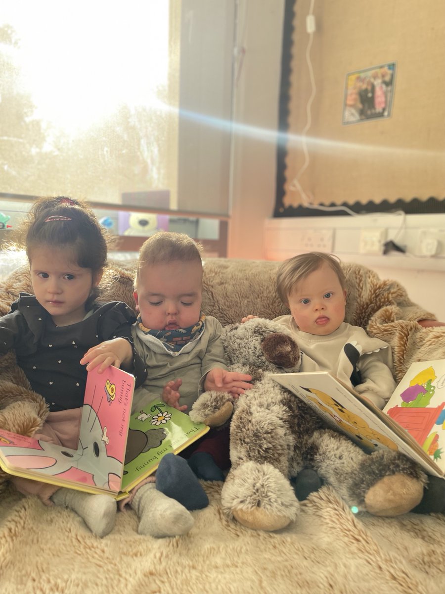 school_keys's tweet image. The children enjoying our new cuddle chair which was kindly donated by a local resident☺️ #cosyarea #storytime #localcommunity #upcycling #recycle #workingtogether #earlyyears #realisingtheambition #literacy #welovebooks @Kilpatrickscho1 📚