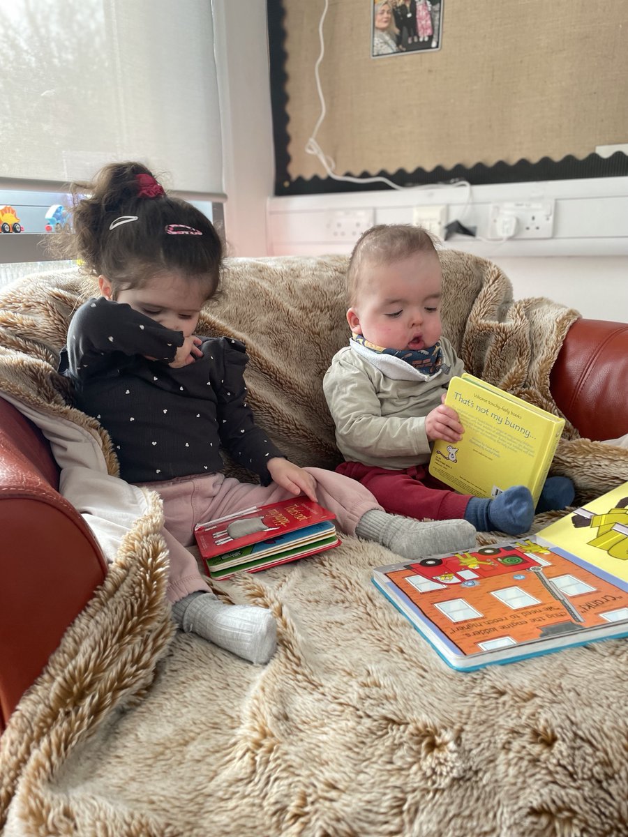 school_keys's tweet image. The children enjoying our new cuddle chair which was kindly donated by a local resident☺️ #cosyarea #storytime #localcommunity #upcycling #recycle #workingtogether #earlyyears #realisingtheambition #literacy #welovebooks @Kilpatrickscho1 📚