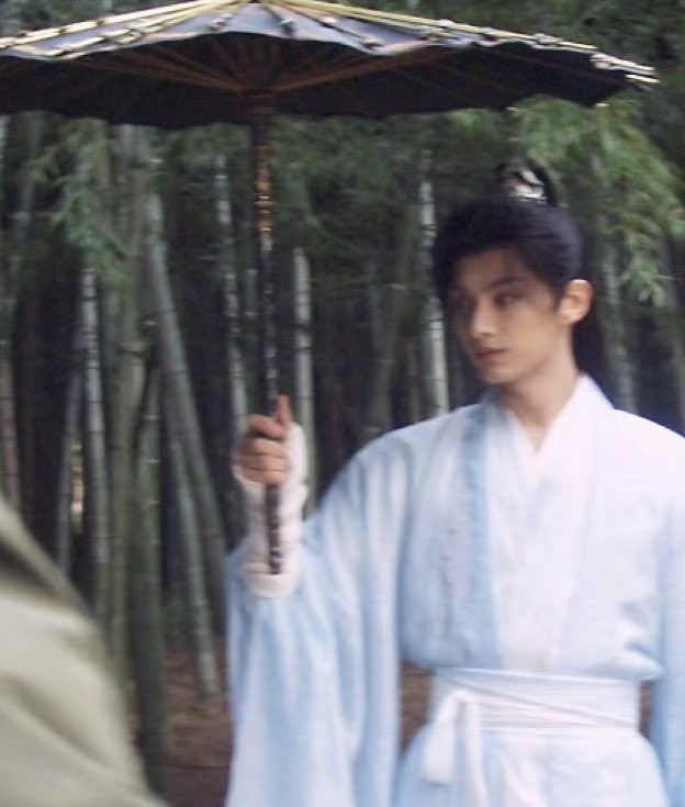moontomeetyou's tweet photo. cast him in a time travel drama next… 

past life                                            present life https://t.co/5rTte1kobp