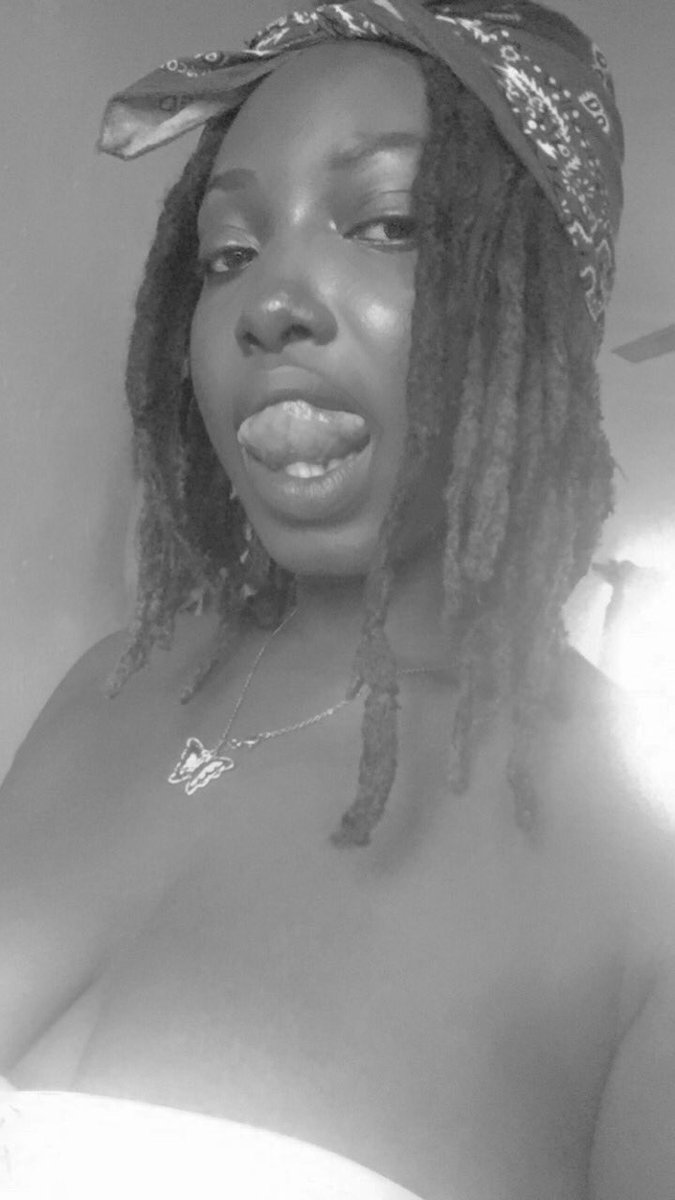 She’s in the mood🦋