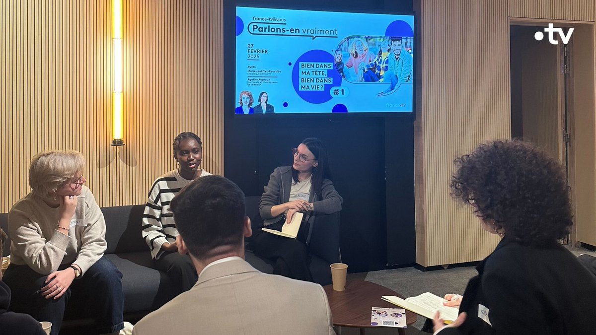 💬Chez <a href="/Francetele/">France Télévisions</a>, on ouvre le dialogue avec “Les Rencontres &amp; Vous” : un espace d’expression pour les 18-25 ans !

Au programme de cette 1ère session : "Bien dans ma tête, bien dans ma vie ?" avec plus de 30 participants et la présence d'Agathe Auproux

On regarde ensemble ? 👇