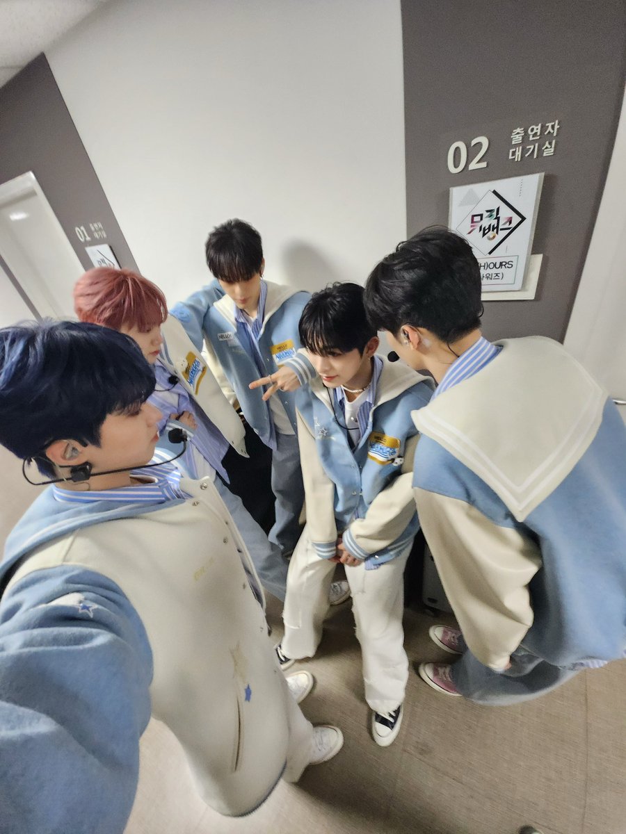 at_ALL_H_OURS's tweet photo. [#온]
뮤뱅 색칠하고 왔쪄염🐥🎨⭐️❣️

#ALL_H_OURS #올아워즈  
#ON_N #온 https://t.co/xXB4XhRBUp
