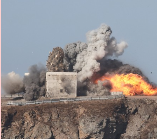 DefenseMirror's tweet photo. North Korea Conducts Strategic Cruise Missile Launch Drill

https://t.co/8MgnUty6xm

#NorthKorea #KPA #MissileLaunch #KimJongUn #CruiseMissile #WestSea #KCNA #Defense #MilitaryTest #Tensions #GlobalSecurity #StrategicStrike #NuclearDeterrence #SouthKorea #USAllies #MissileTest #PowerfulStrike