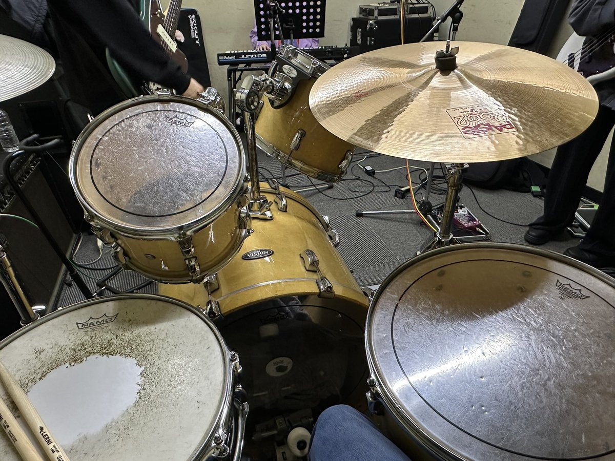 アイリス tweet media