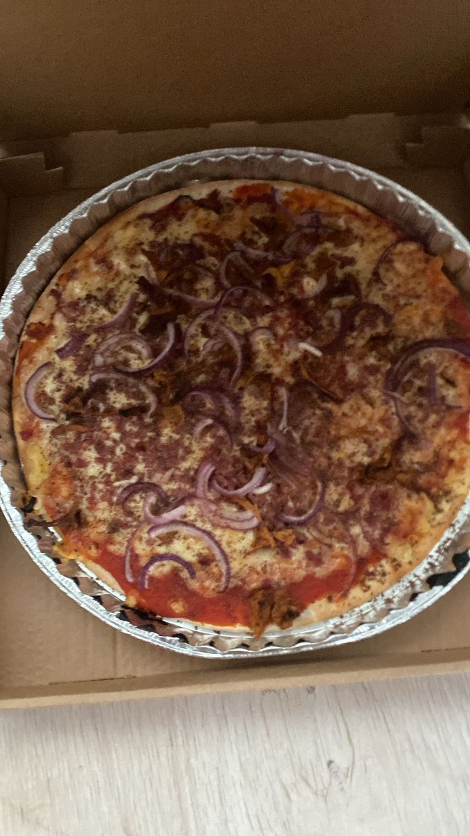 Otettiin eilen ensikosketus vedonlyöntimarkkinan avautumisesta <a href="/KariKarra/">Kari Hakkarainen</a> kanssa. Kiitos Karra pitsasta, hyvää oli. Lyödään toki muinakin päivinä vetoa MM-hiihdoista.  #Angereiotamitalia