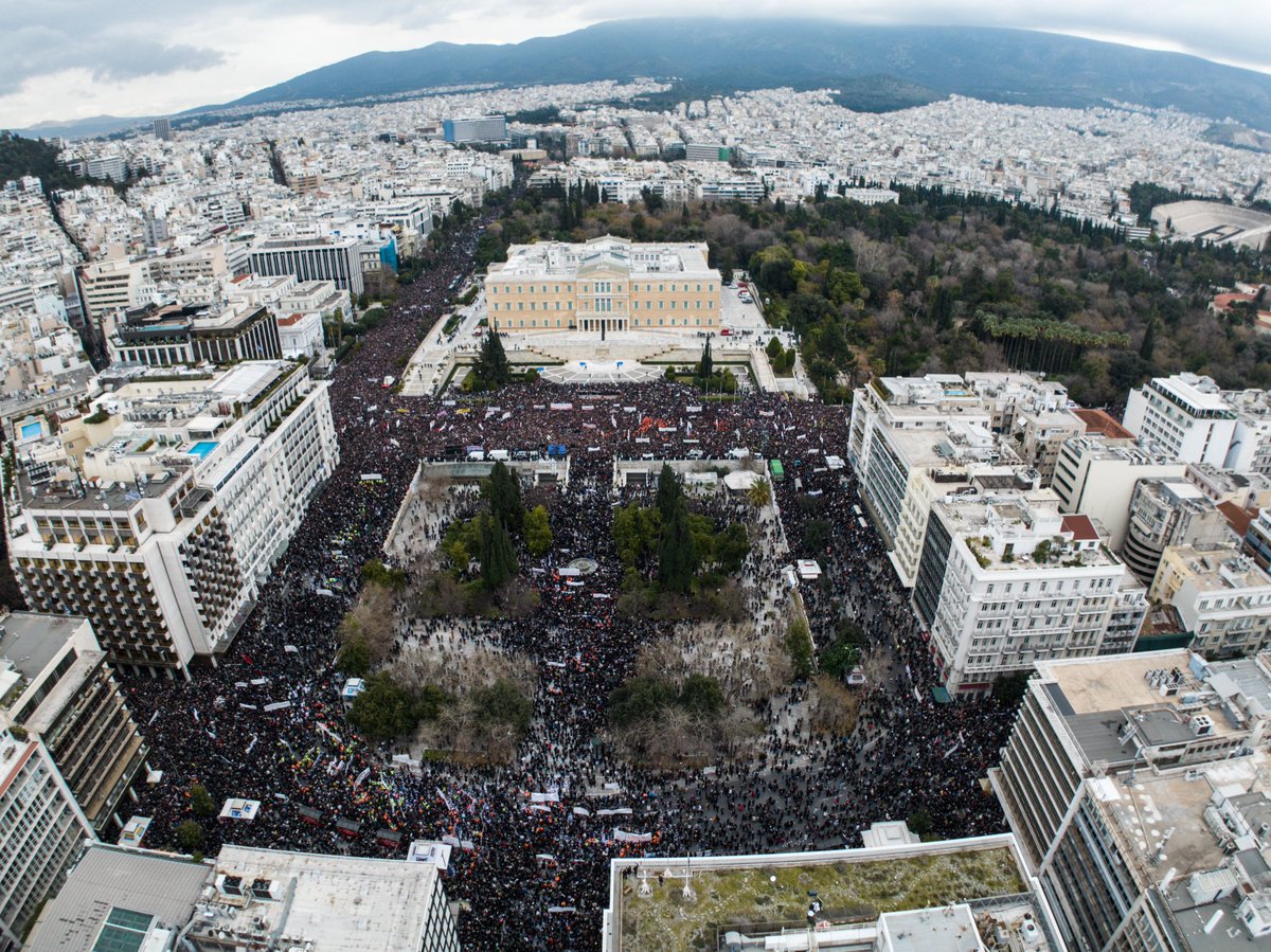 blublu21_'s tweet photo. Το μόνο που έχουμε είναι ο ένας τον άλλον #τεμπη #28φλεβαρη https://t.co/yWuNL4324i
