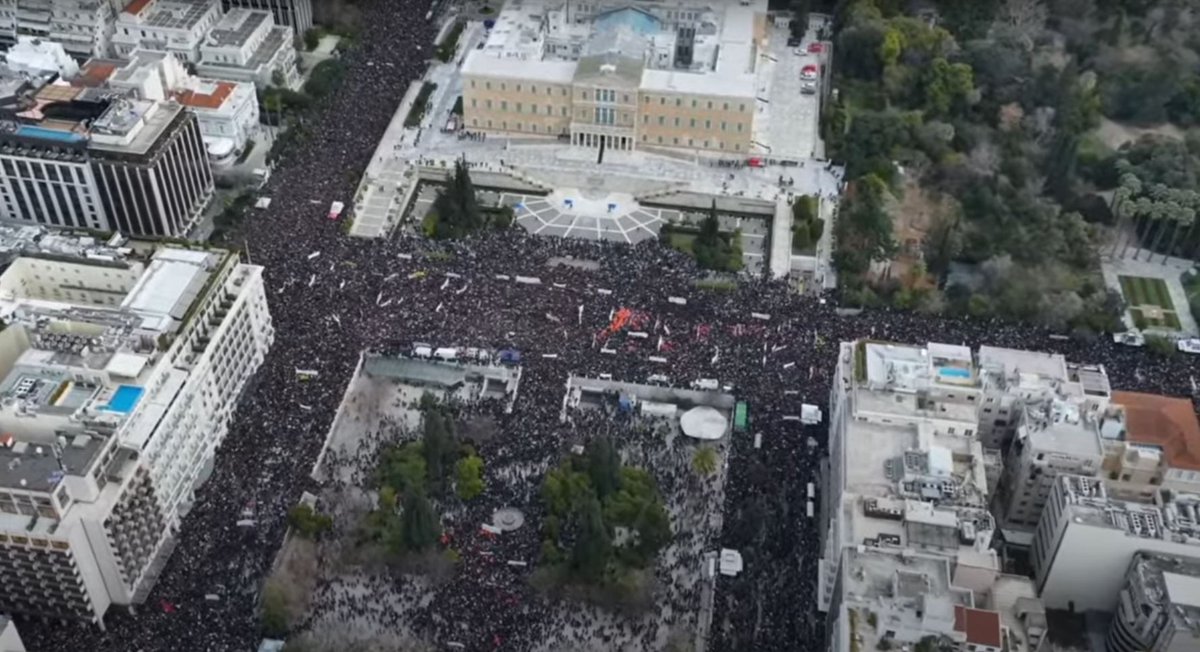 MrKonRou's tweet photo. Η μεγαλύτερη συγκέντρωση της μεταπολίτευσης, μέχρι την επόμενη. #28_Φλεβαρη #τεμπη_εγκλημα #Τεμπη #Τεμπη_συγκαλυψη #greece https://t.co/2HRZ9O4fCf