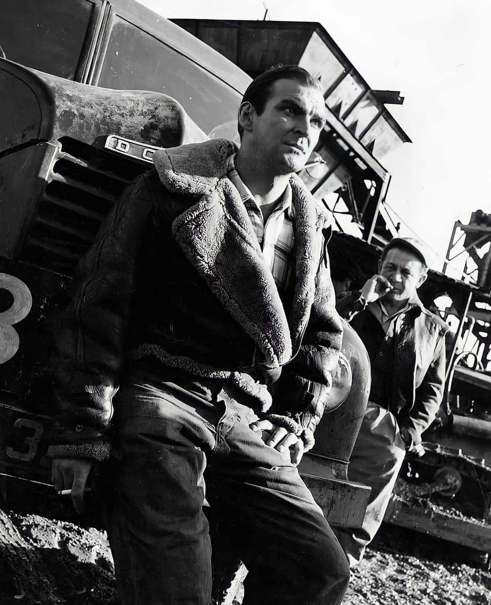 Classicbritcom's tweet photo. Remembering the late Actor, Stanley Baker (28 February 1928 – 28 June 1976) https://t.co/ZhwVx9j4wS