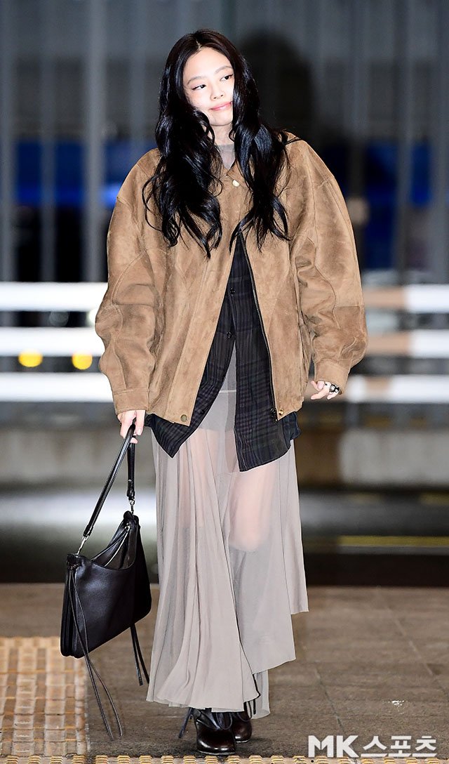 NEWSJENNlE's tweet image. 📸 250228 JENNIE at ICN Airport, to Los Angeles