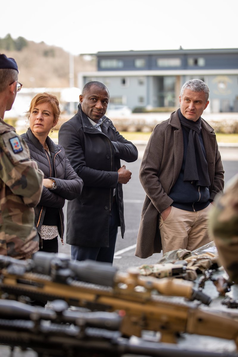 FierEtVaillant's tweet image. ARMEE-NATION • Présents à Brive depuis 1937, l’entreprise Photonis, marque phare du groupe Exosens, sont venus se familiariser avec les équipements du fantassin, présents sur l’armement et les véhicules en dotation au régiment.

#fieretvaillant #9ebima
@armeedeterre @ArmeesNoA