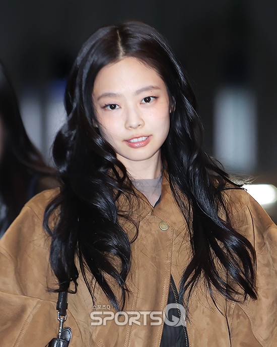 NEWSJENNlE's tweet image. 📸 250228 JENNIE at ICN Airport, to Los Angeles
