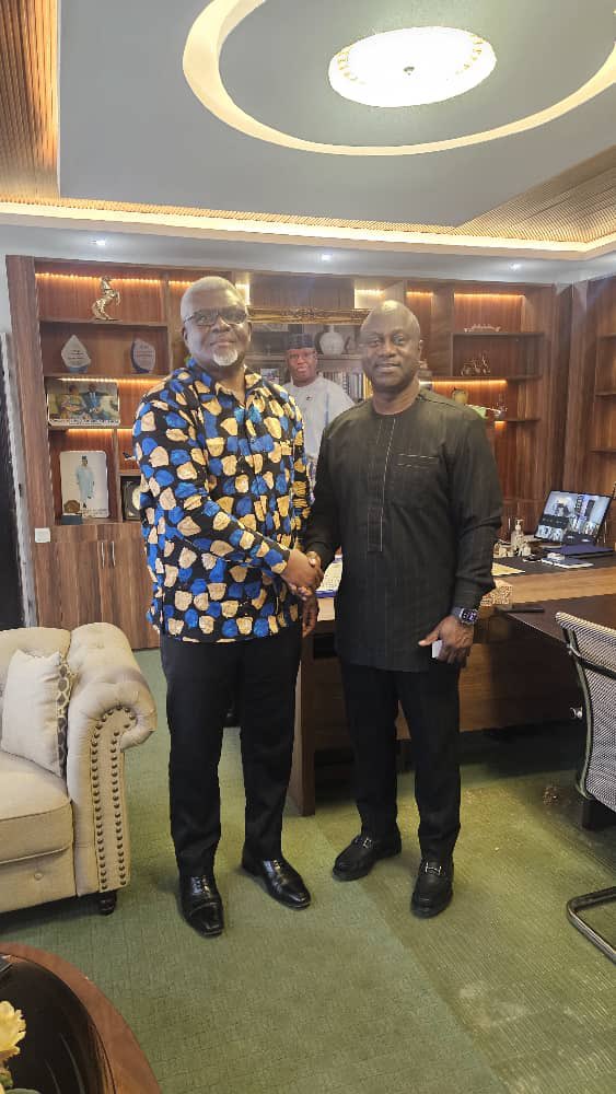 I had the honor of hosting the *Director General of Cabinet of the Republic of Liberia*, along with the *Ambassador of Liberia to Sierra Leone,* in my office. Our discussion focused on two key areas. First, I shared the *Ministry’s best practices in performance appraisal