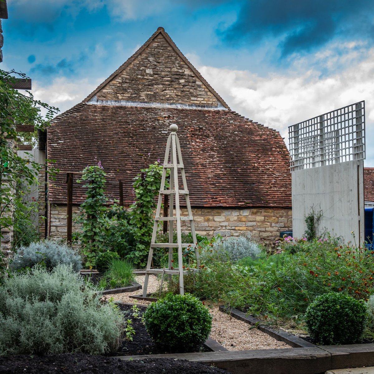 After a cosy winter of hearty, warming dishes, we’re looking forward to the brighter, fresher flavours that spring brings. 🌸

Our garden will be bursting with herbs and greens – homegrown right here at Billesley Manor.