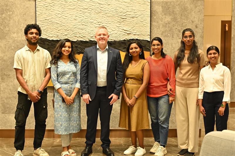 Wales has a long and proud tradition of welcoming healthcare professionals from all over the world.🌍

🇮🇳 Today, a further 200 nurses and doctors from Kerala, India will be recruited to join our NHS. 💙

👇
gov.wales/200-healthcare…