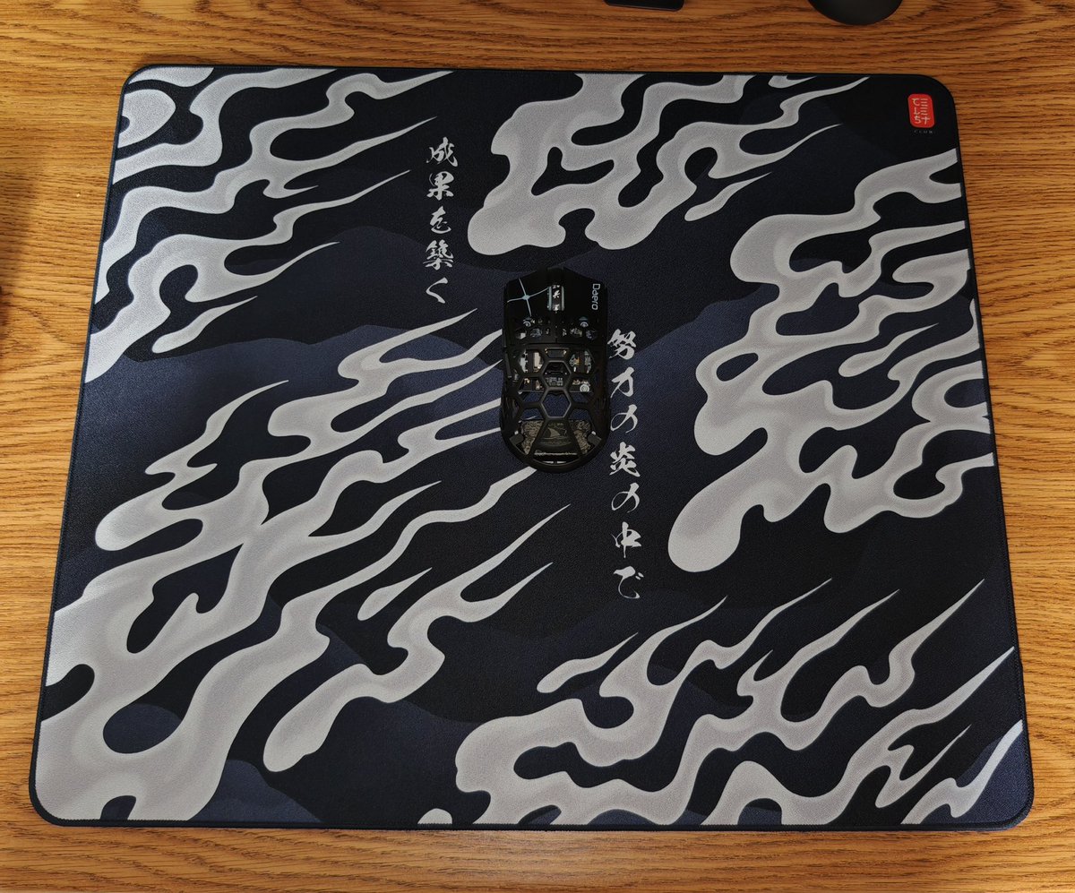 Corlitech's tweet image. Ah ouais la j'avoue sa claque 😱 petit bleu marine la ah quel douceur quel grâce marque française cocorico les gars celeste club dispo chez @MaxEsportGG pour le code je Pensse vous savez déjà lequel mettre 😏