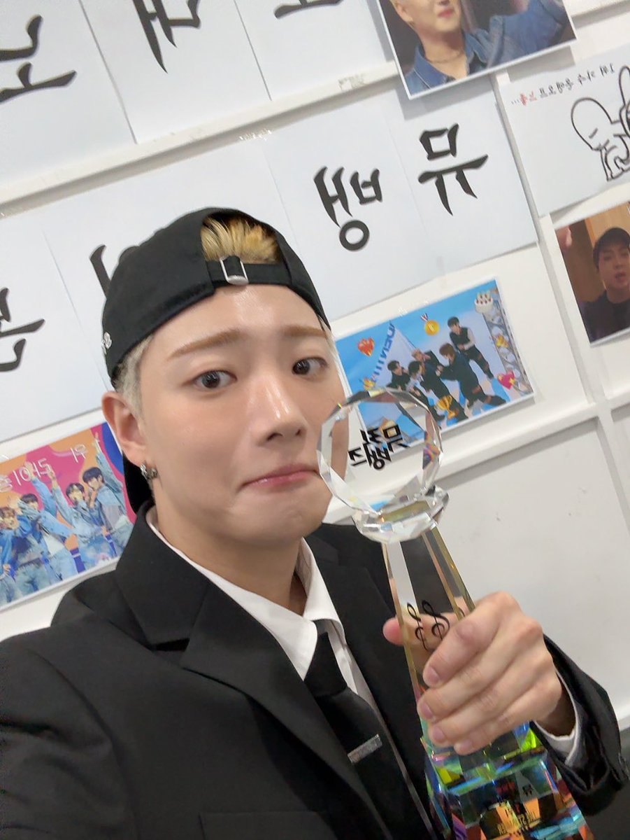 ONF_members's tweet photo. #이션
#온앤오프
너무 고마워 사랑해 나의 뮤즈 나의 요정🧡
앞으로 더 웃자 우리 https://t.co/8MvTjHbba3