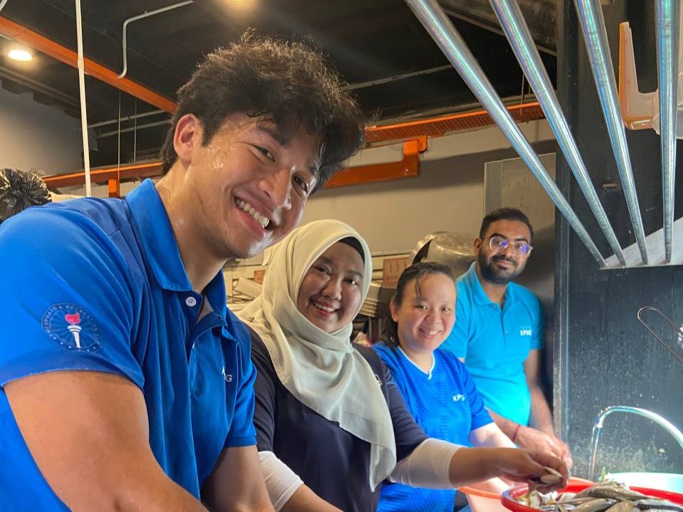 kpmg_malaysia's tweet image. We recently kicked off our first collaboration with The Assembly Soup Kitchen (T.A.S.K.), uniting 20 KPMGians to prepare and pack 500 meals for those in need. Thank you to our volunteers for making this possible! #KPMGImpact #doworkthatmatters