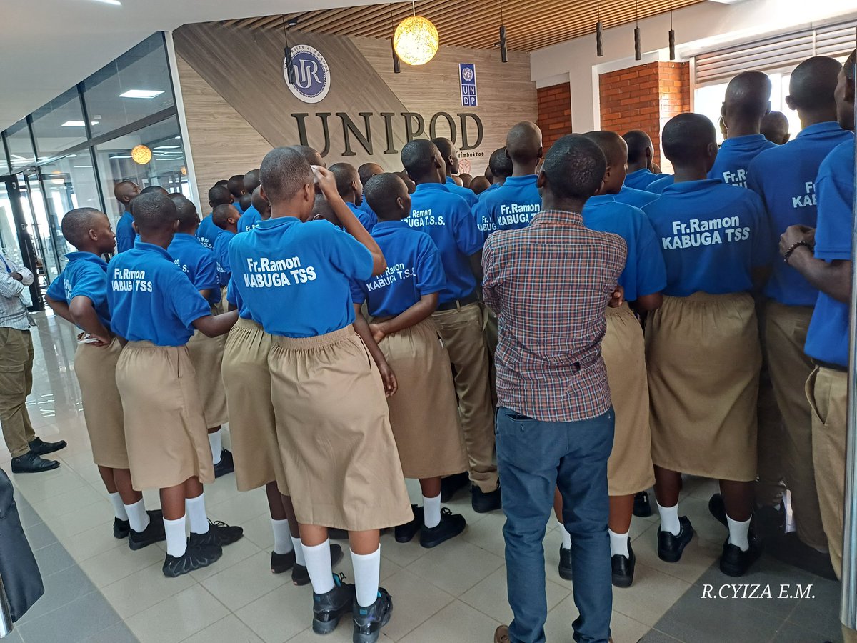 Fr_Ramon_K_TVET's tweet photo. Abanyeshuri bacu 79 biga mu ishami rya #MultimediaProduction, Urwego rwa 4 n'abarezi babaherekeje bageze i Kigali mu kigo @UR_Unipod (University Innovation Pod) kiri mu ishami ry'Ikoranabuhanga rya Kaminuza y'u Rwanda @Uni_Rwanda rikorera ahahoze KIST, aho baje mu rugendoshuri. https://t.co/eiPA3af9L4