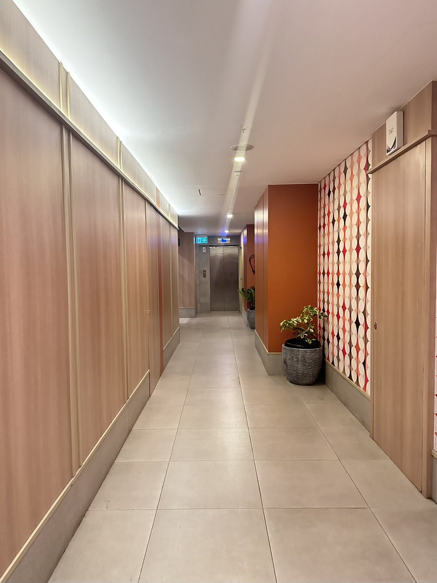 ada event di ICE BSD, tapi aku dari luar kota…enaknya nginep dimana yaaa?

1st time nginep di daerah BSD dan aku cobain hotel ini. 400k (low season) udah dapet breakfast dan kamarnya nyaman plus ada storage gede.

located di belakang ICE, cocok banget buat yang mau ada