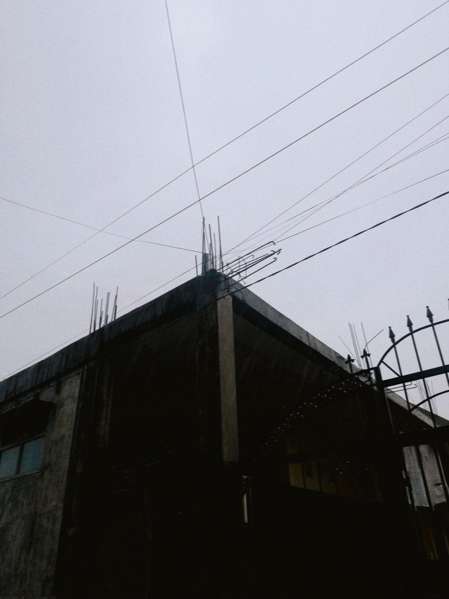 nfrdsa's tweet image. Antara kamu sama ujan, aku lebih pilih ujan lah gila🥰