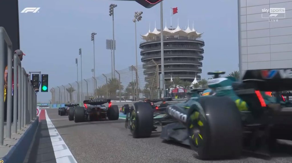 MsportXtra's tweet image. #F1 #HappyTesting Back to green for the final 35 minutes of the morningsession. #MsportXtra #F1Testing