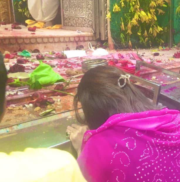 Rukshmanii Kumari (@kumarirukshmani) on Twitter photo जग प्रसिद्ध तीन बाण धारी बाबा खाटूश्याम जी के लक्खी फाल्गुन मेले के शुभारंभ पर सभी श्रद्धालुओं को हार्दिक बधाई एवं शुभकामनाएं। बाबा श्याम जी से आप सभी की सुख-शांति, उन्नति एवं खुशहाली की कामना करती हूँ।
#KhatuShyamJi जग प्रसिद्ध तीन बाण धारी बाबा खाटूश्याम जी के लक्खी फाल्गुन मेले के शुभारंभ पर सभी श्रद्धालुओं को हार्दिक बधाई एवं शुभकामनाएं। बाबा श्याम जी से आप सभी की सुख-शांति, उन्नति एवं खुशहाली की कामना करती हूँ।
#KhatuShyamJi